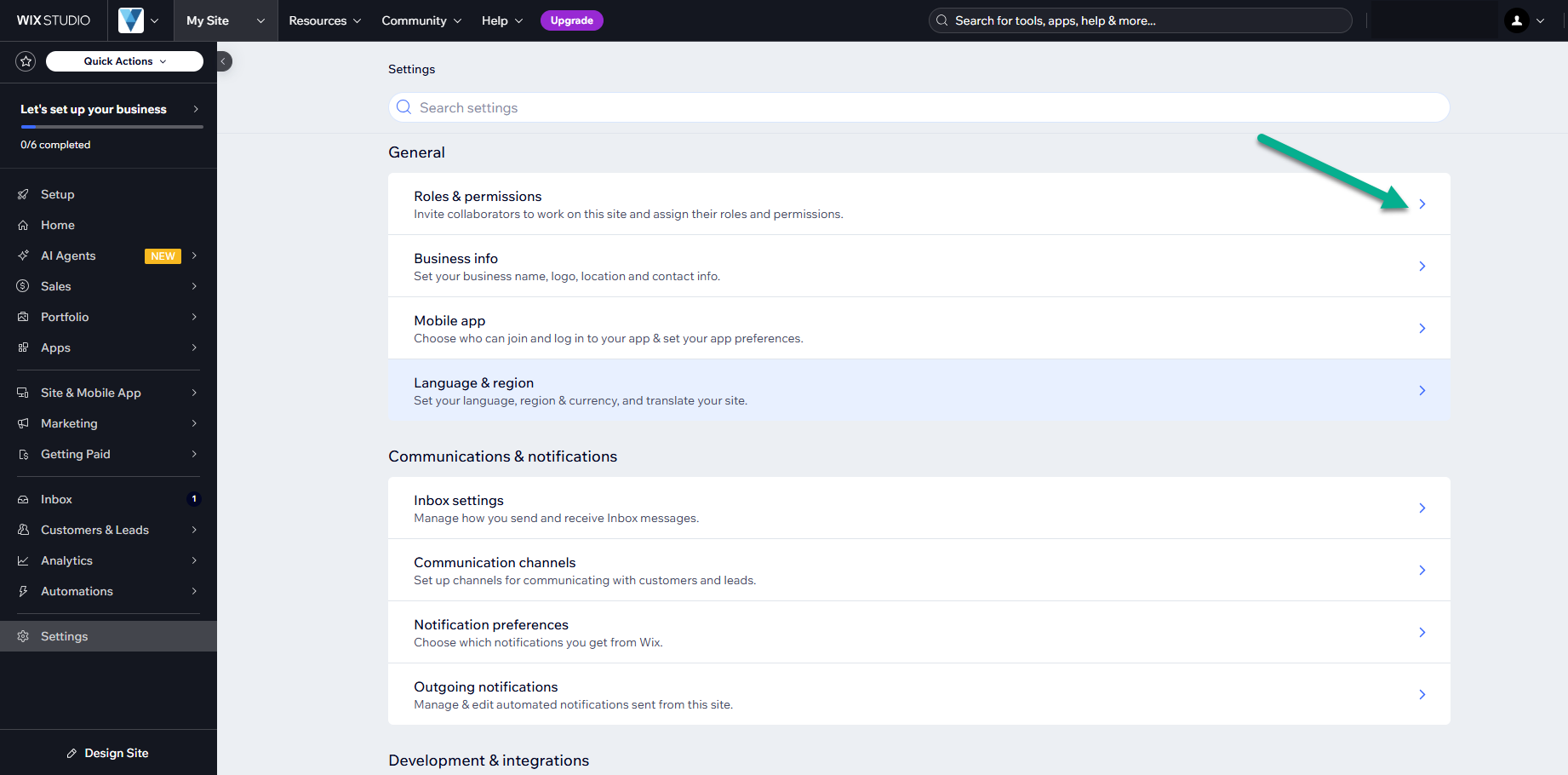 Page Paramètres du studio Wix affichant une liste d'options générales avec les rôles et autorisations sélectionnés.