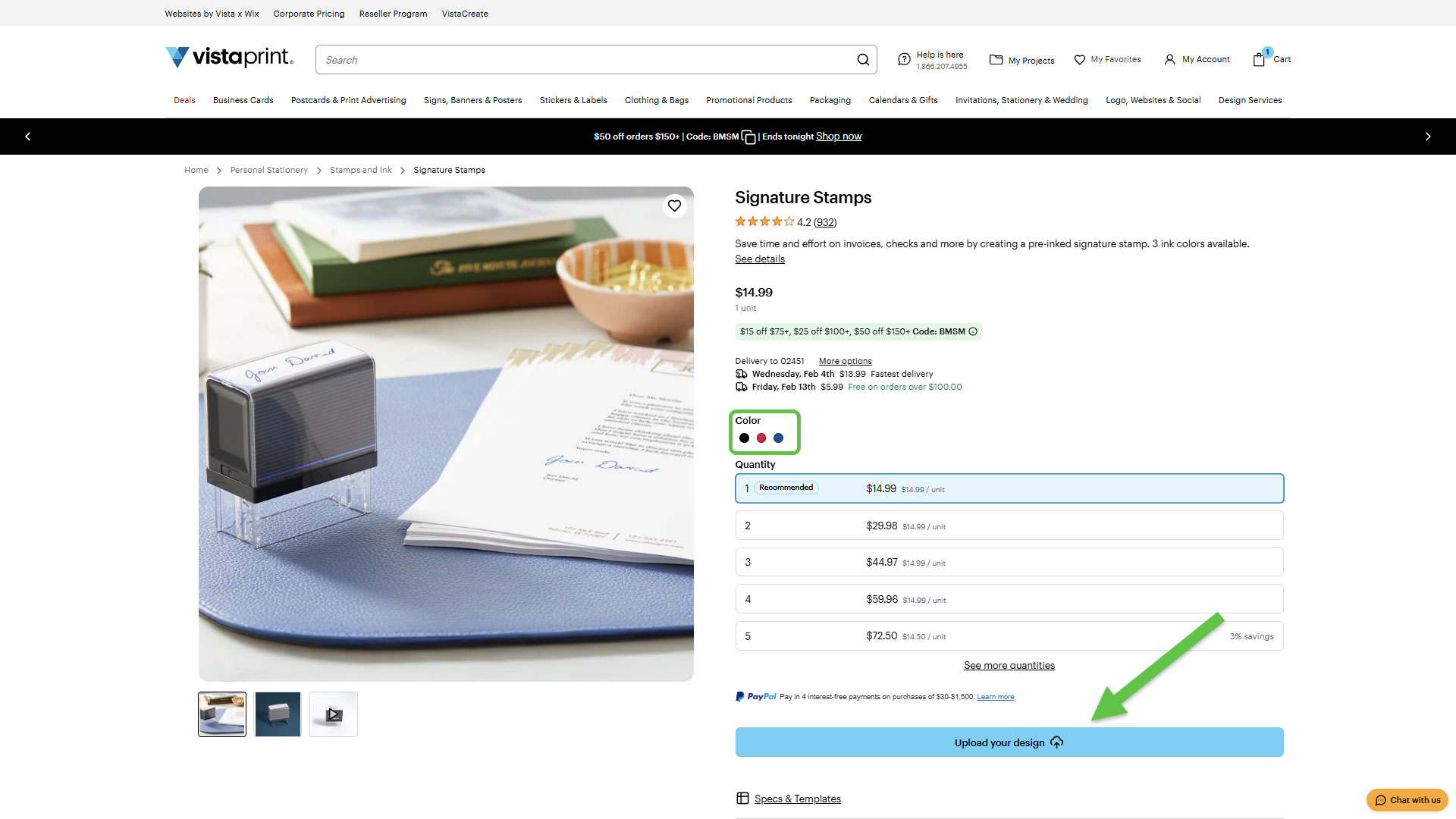 Page Vistaprint des tampons encreurs signature avec une flèche verte pointant vers le bouton « Télécharger votre graphisme ».