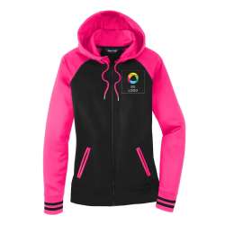 Chaqueta de forro polar con estilo universitario de Sport-Tek® para mujer