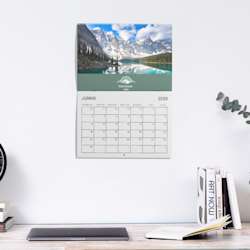 Calendários temáticos de parede com agrafos