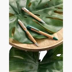 Caneta esferográfica com clique em bambu