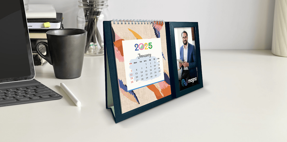 Photo Frame with Desk Calendar > Hero img1