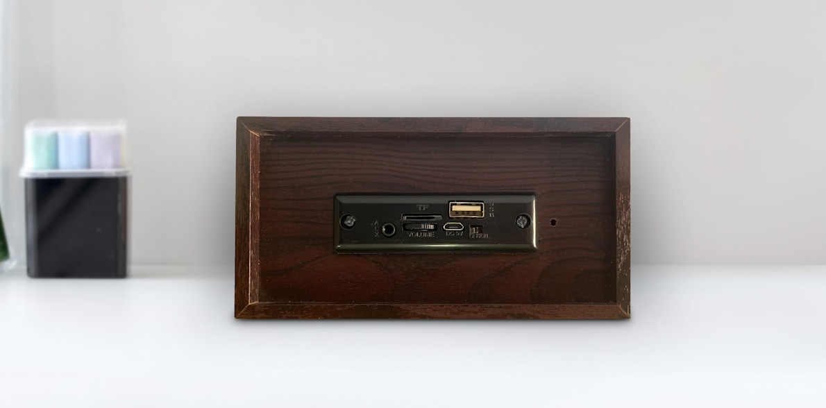 Brown Classic Wooden Rhythm Speaker > Hero img2