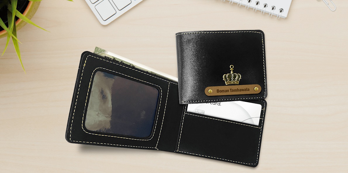 Personalised Wallets > Hero img2