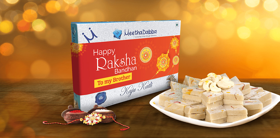 Larger version: Kaju Katli with Customised Sleeve > Hero img1
