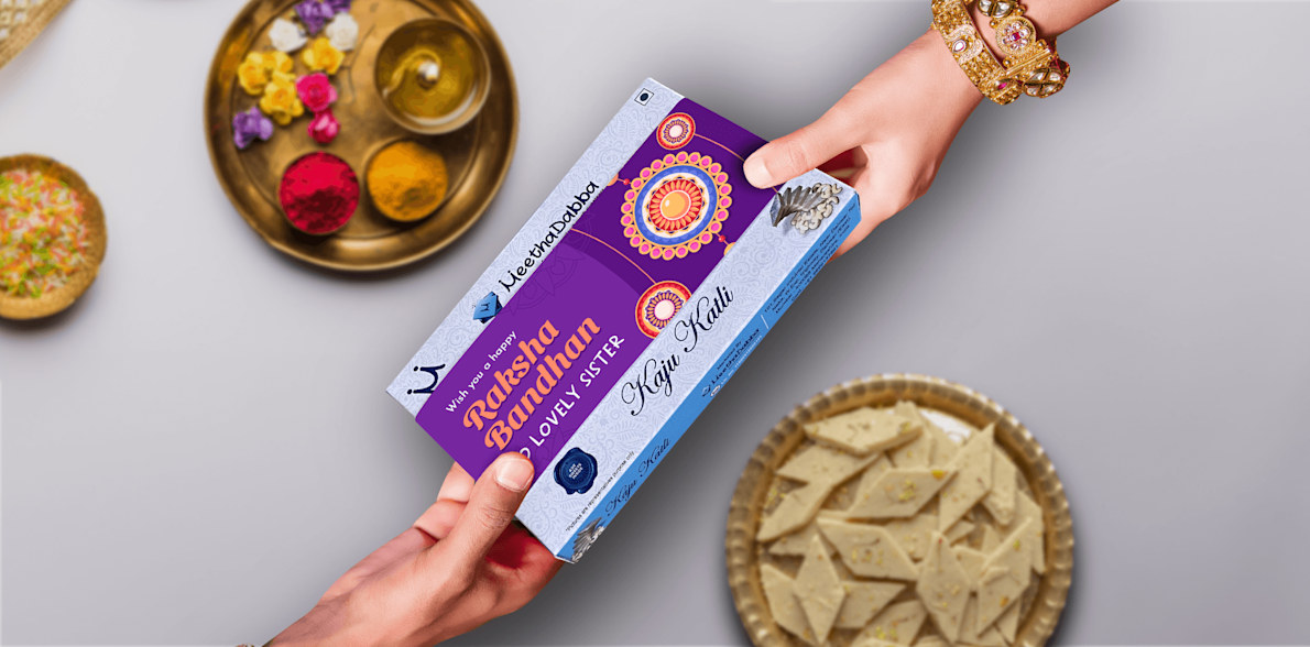 Kaju Katli with Customised Sleeve > Hero img2