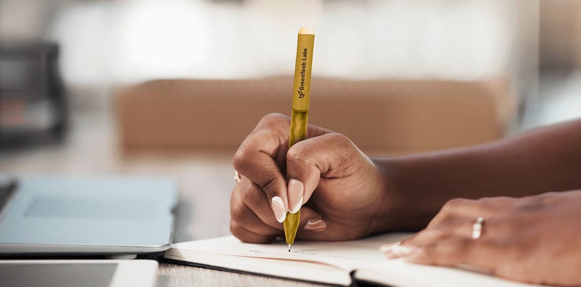 Larger version: Plastic Diamond Design Pen > Hero img1
