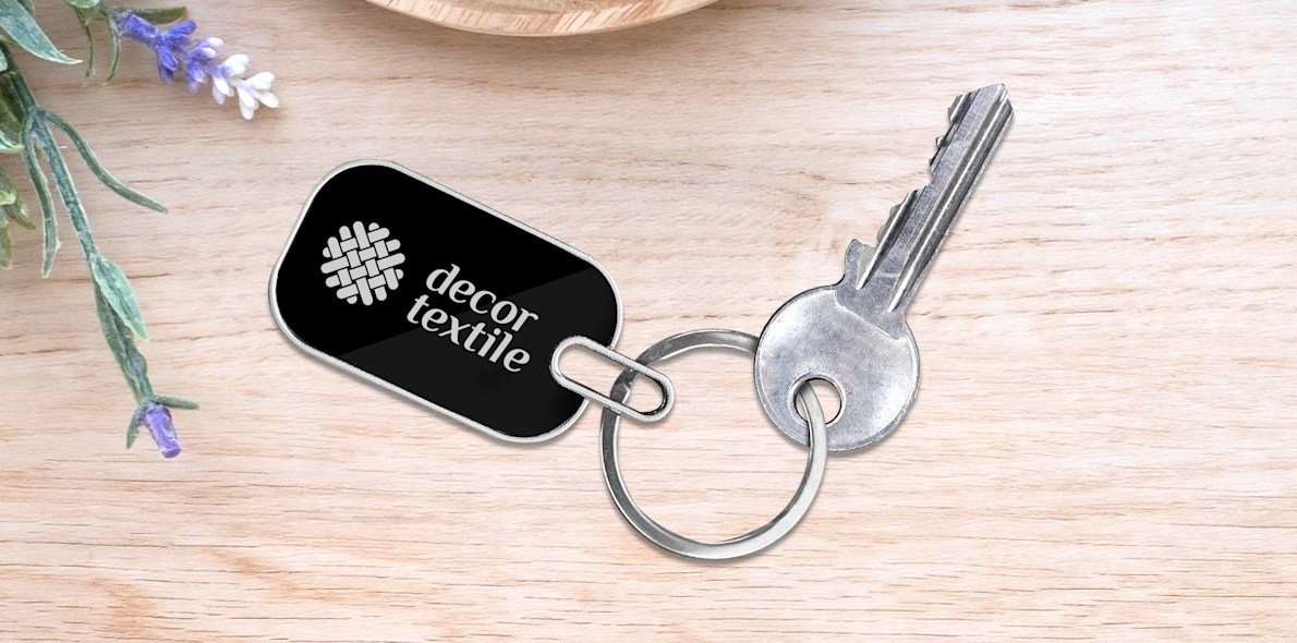 Oval Metal Keychain > Hero img2