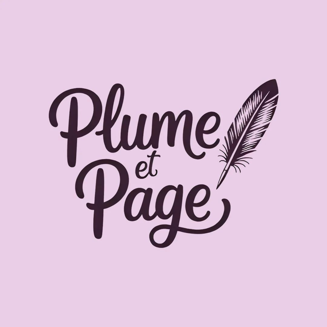 Logo typographique manuscrit avec une plume, évoquant l'écriture, la lecture et la création littéraire.