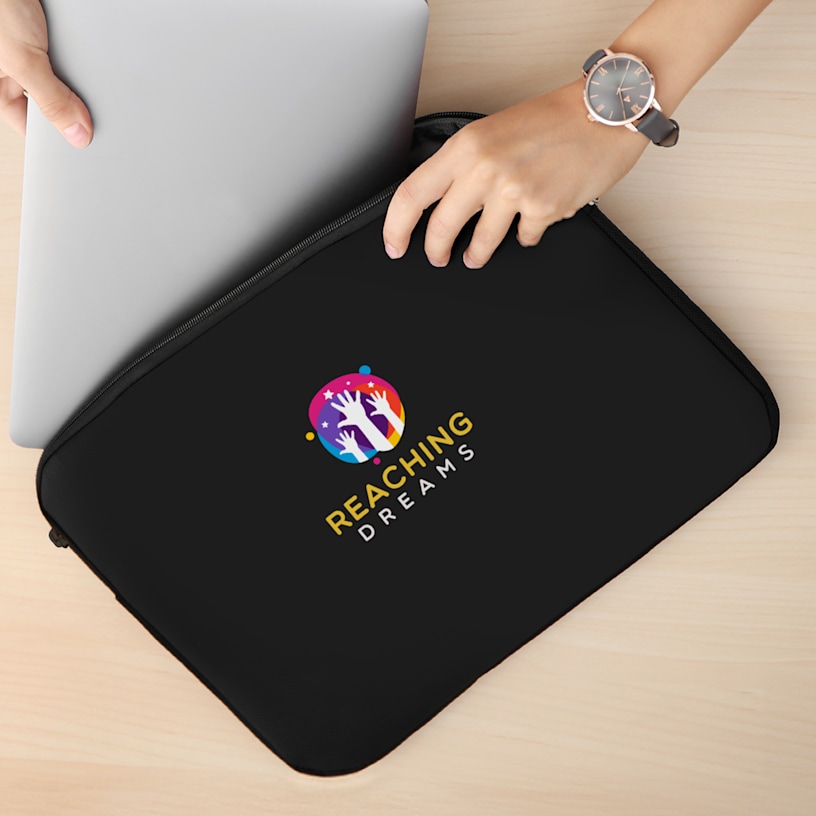 Laptop Sleeves > Hero img1