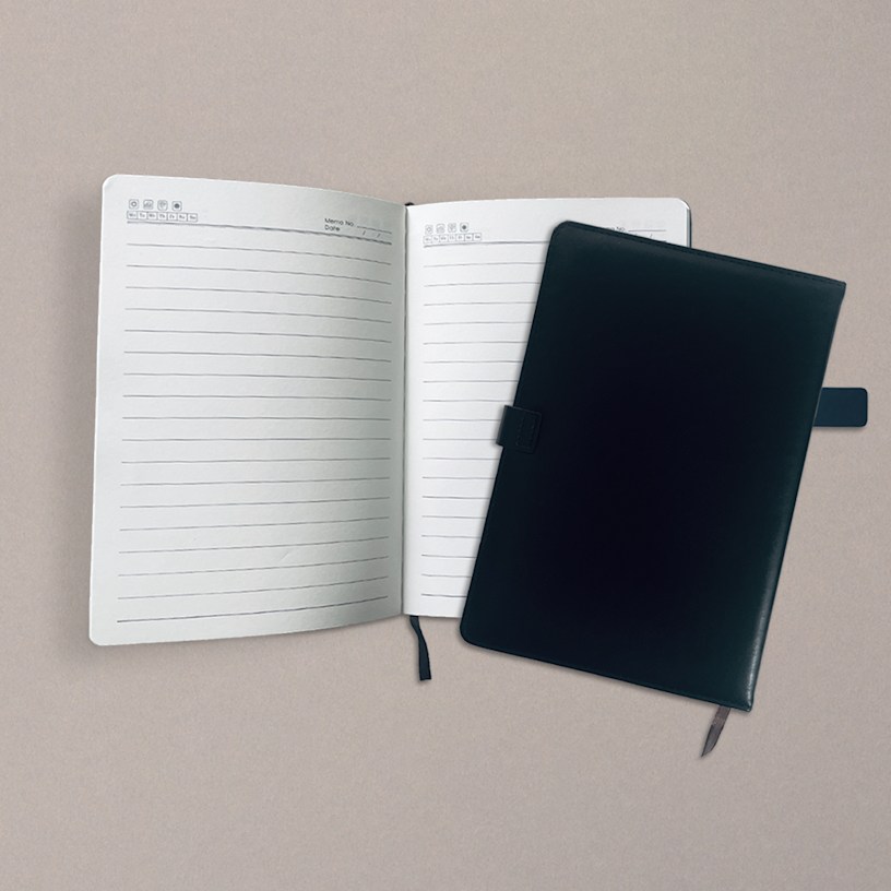 Personalised Diary with Magnetic Lock > Hero img3