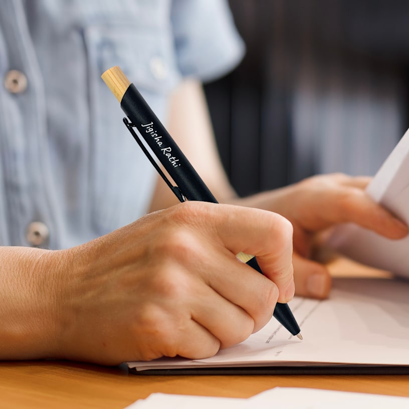 Wooden Plastic Ball Pens > Hero img2