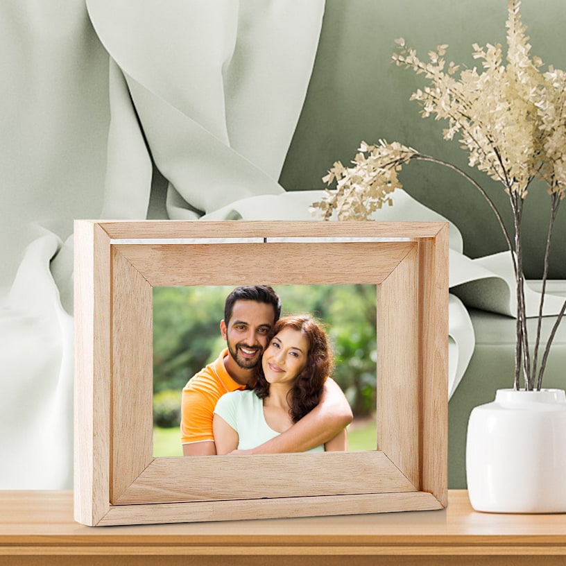 Rotating Wooden Frame >Hero img 01