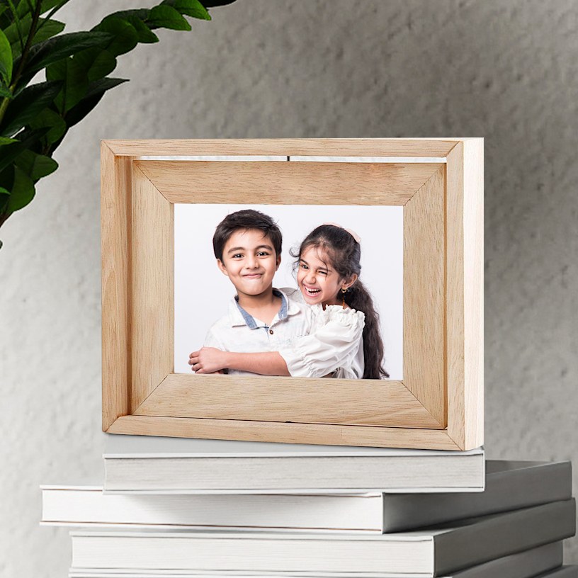 Rotating Wooden Frame >Hero img 02