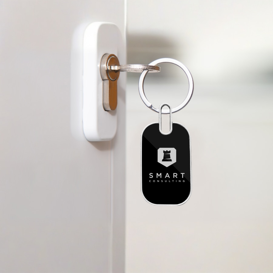 Oval Metal Keychain > Hero img1