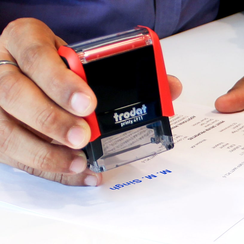 Signature Stamps > Hero Img 1