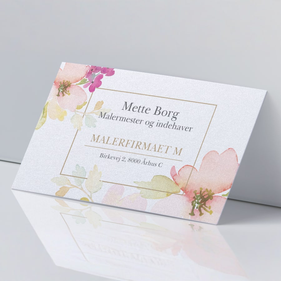 Et visitkort i perlemorspapir til Jamie Flynn, ejer af en lille virksomhed.