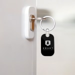 Oval Metal Keychain > Hero img1