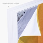 A closeup of the lightbox display counter's corner. An arrow points to the fade & UV-resistant polyester fabric.