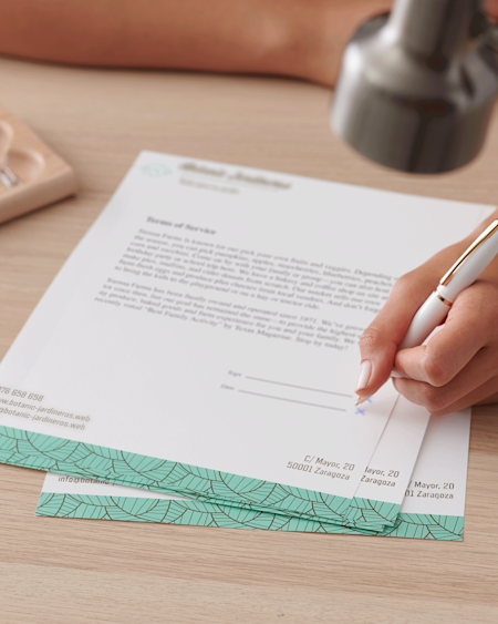 Sobres, papel de carta con membrete y correspondencia