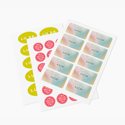 Papieren stickers op vel