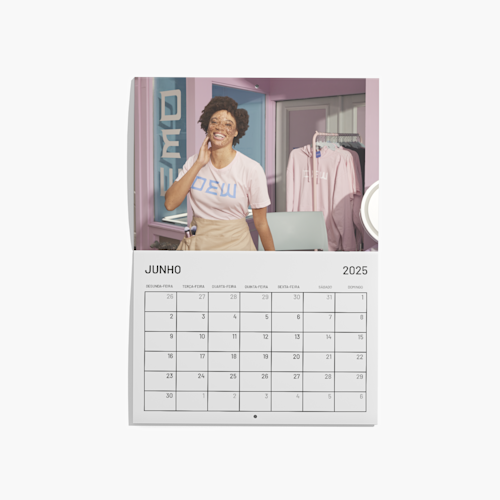 Calendários de parede com agrafos