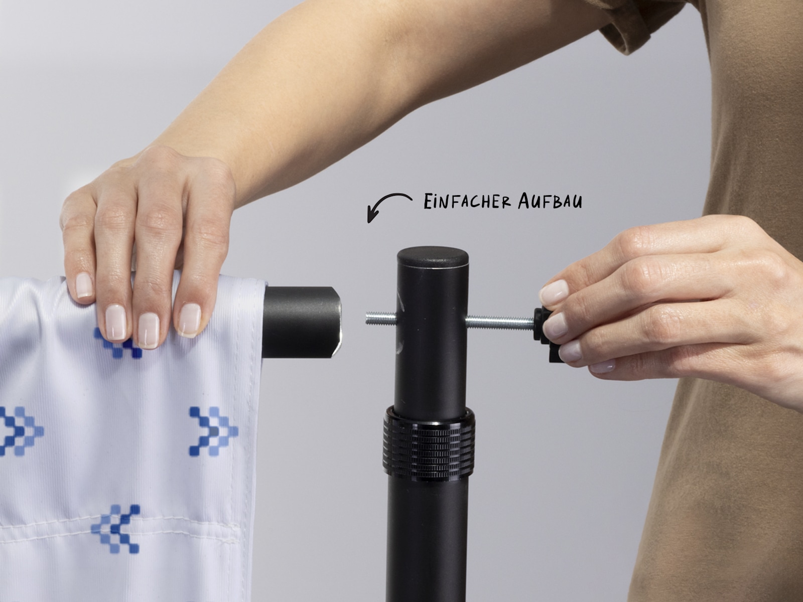 Werbewand mit Teleskoprahmen und Textilbanner 2