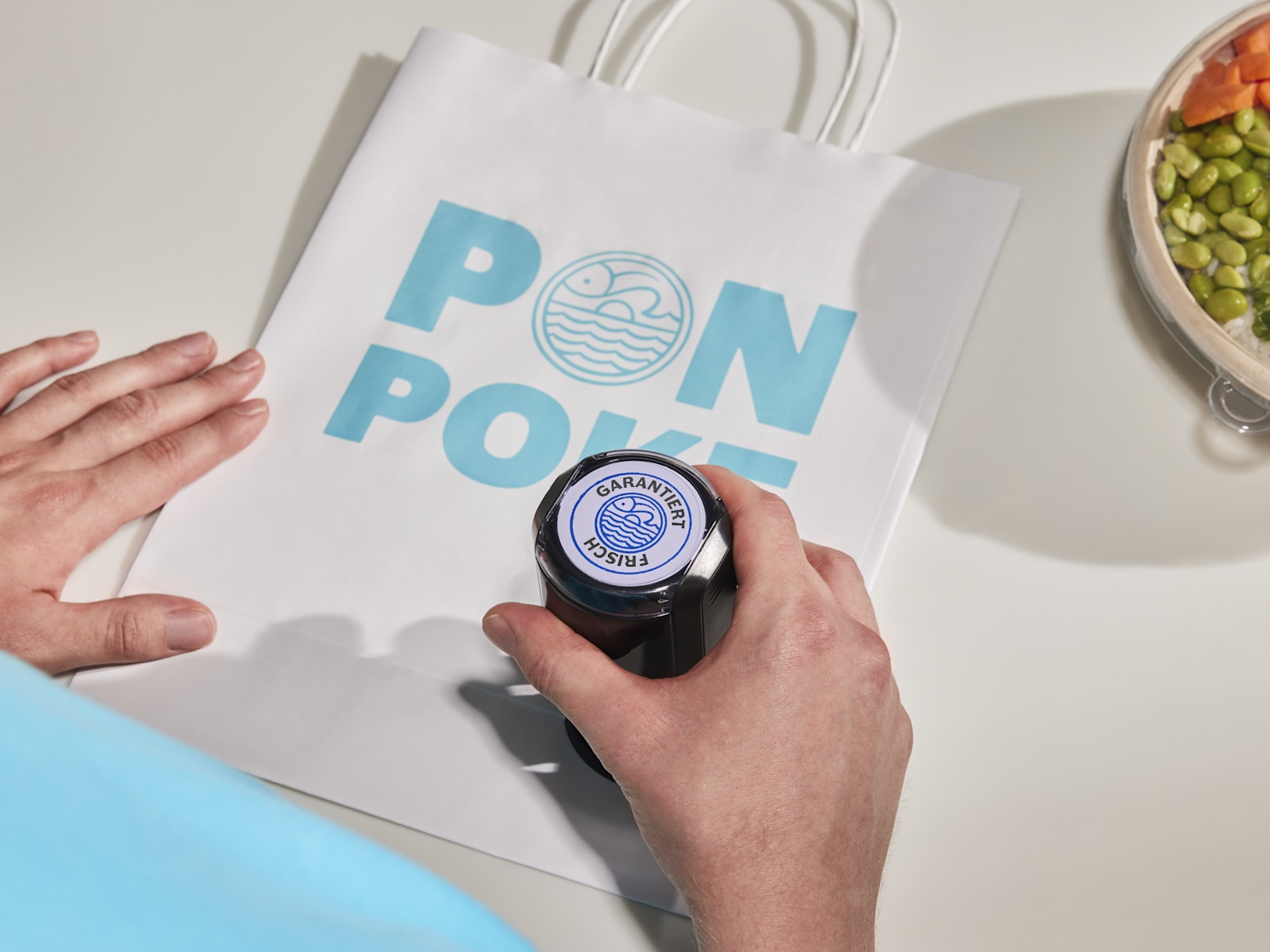 Papiertüten bedrucken, Papiertaschen mit Logo | VistaPrint