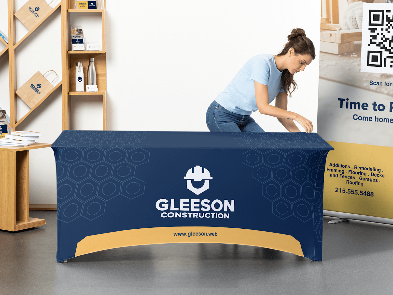 Fitted display table covers top
