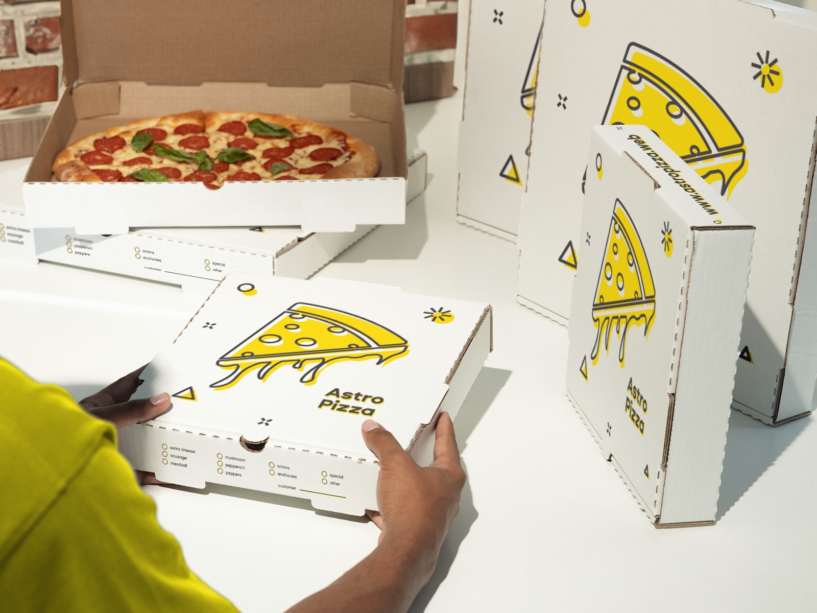 Larger version: Branded pizza boxes of different sizes.