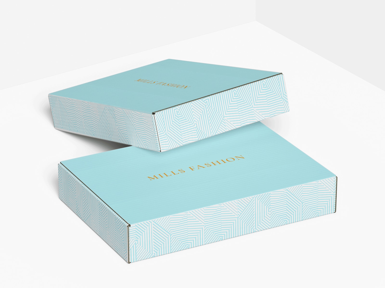 Cajas planas para envíos promocionando una empresa del sector de la moda.