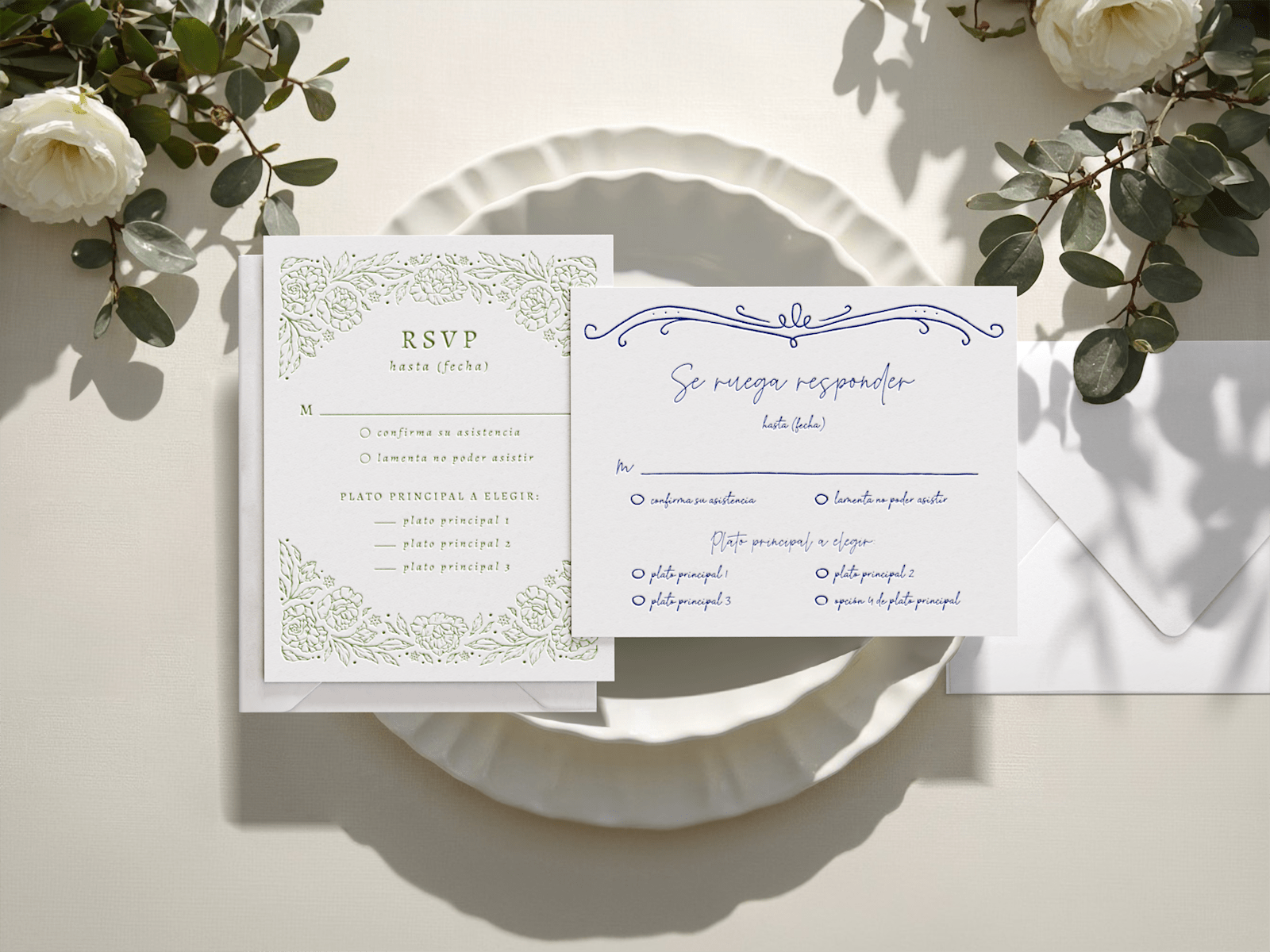 Una tarjeta de RSVP vertical y una tarjeta de RSVP horizontal con varios motivos decorativos. 