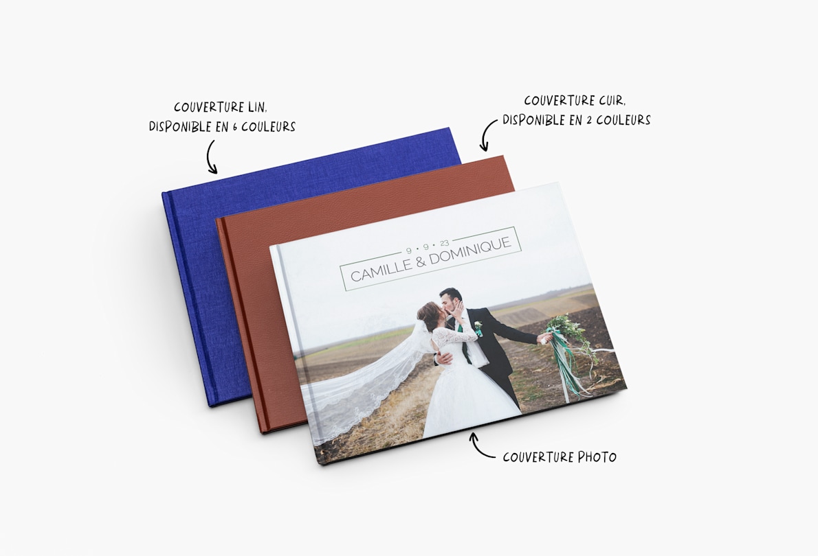 Trois livres photo posés les uns sur les autres. Le premier possède une couverture photo, le second une couverture en cuir, et le troisième une couverture en lin. 