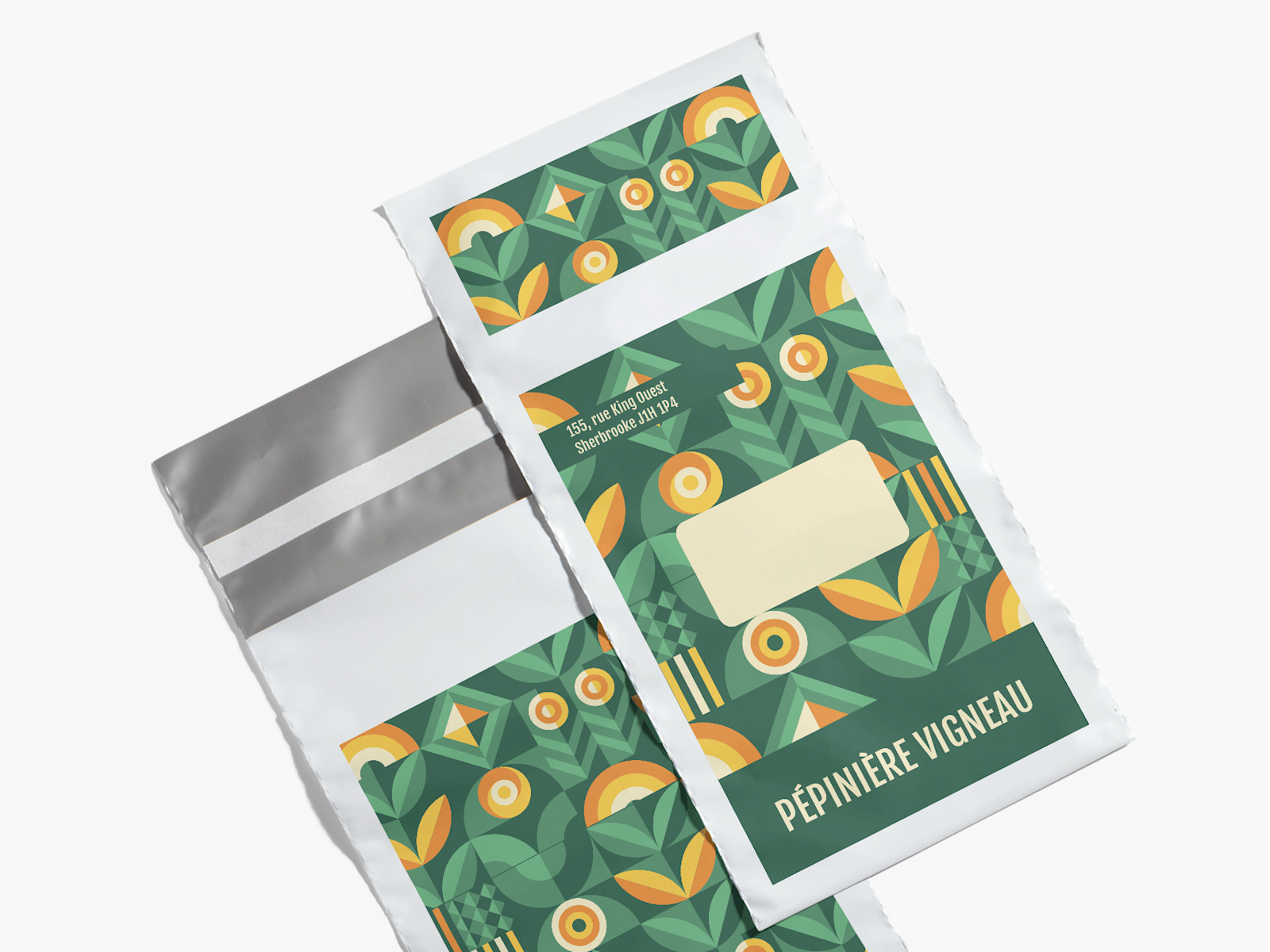 Une enveloppe en plastique faisant la promotion d’une entreprise de produits naturels, imprimée au recto et au verso.