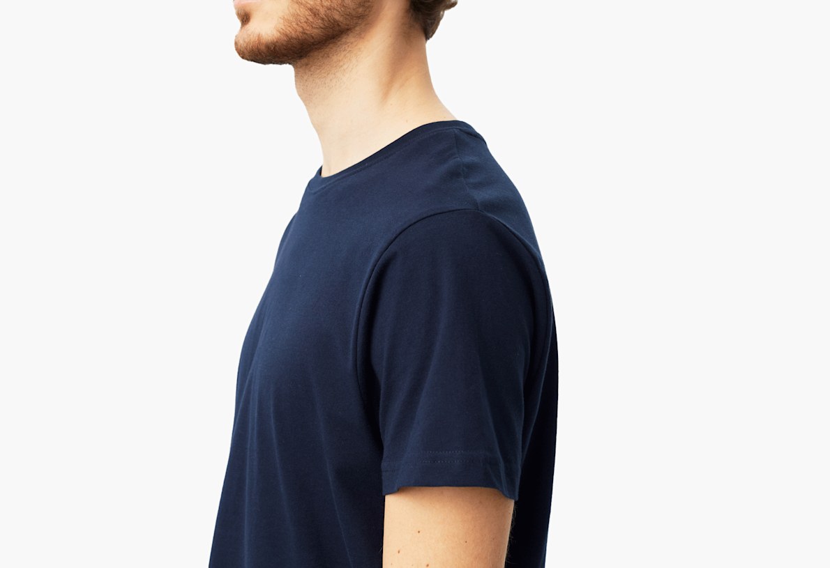 Avant Et Arrière D'un T-shirt Bleu Sur Fond Gris