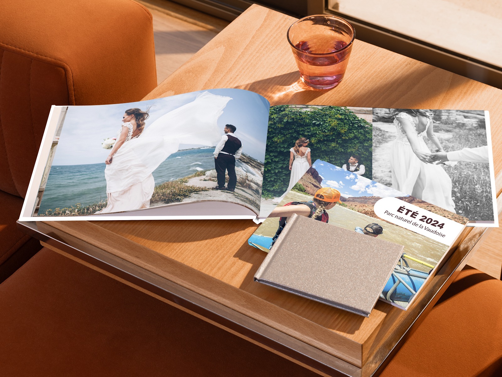Main tournant les pages d’un album photo personnalisé