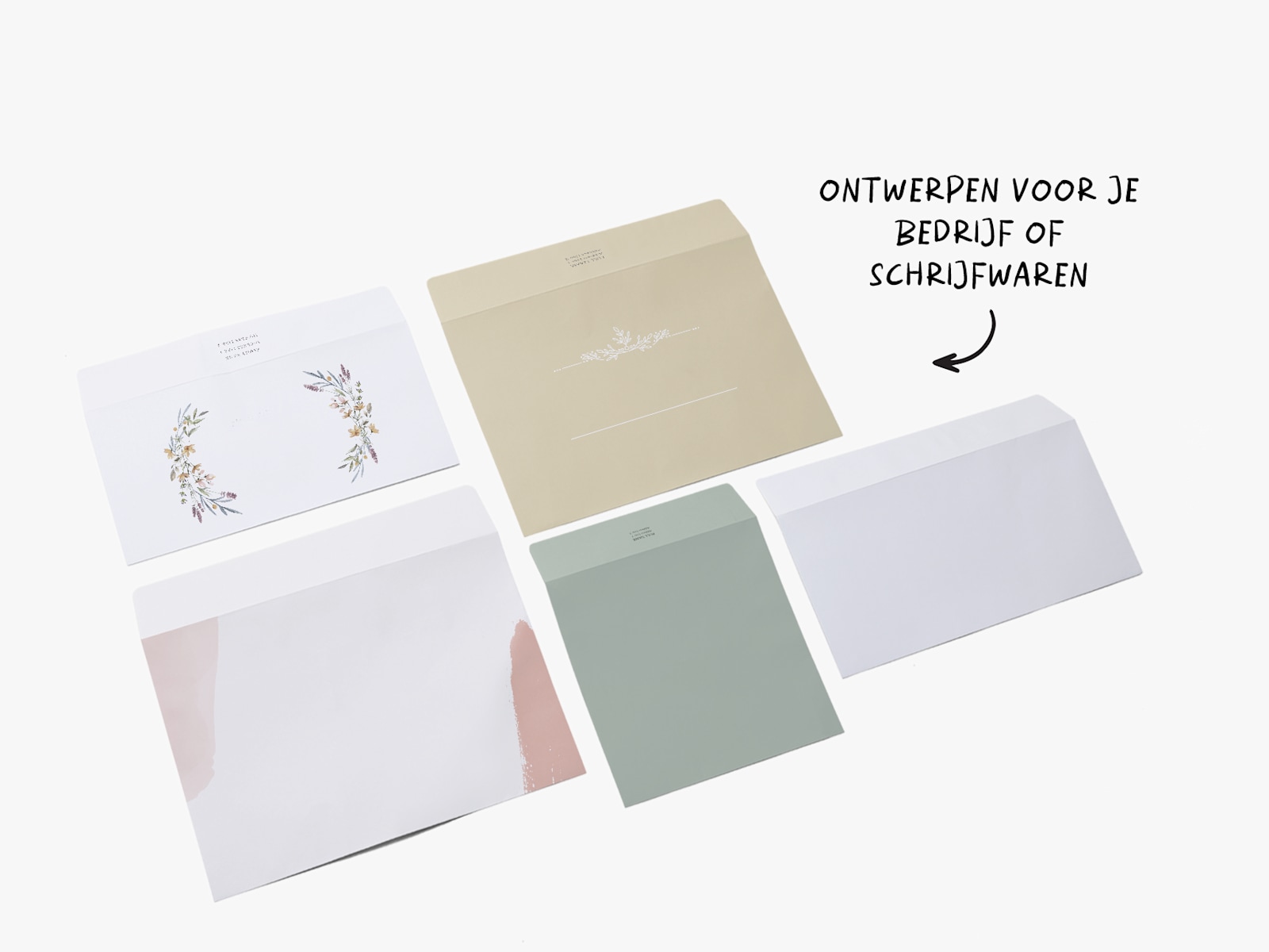 Gepersonaliseerde enveloppen bedrukt in verschillende ontwerpen en kleuren, met een opmerking dat er ontwerpen beschikbaar zijn voor je bedrijf of schrijfwaar. 