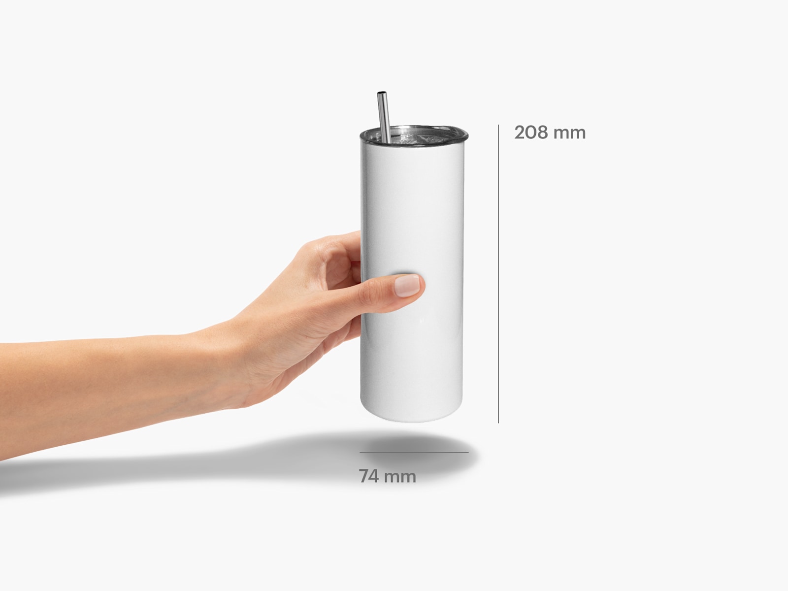 Een gepersonaliseerde reisbeker met aanduiding van de afmetingen: 74 mm breed en 208 mm hoog.