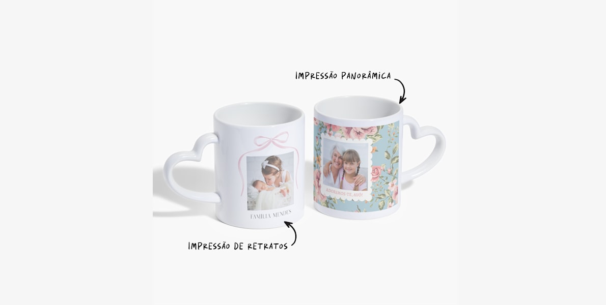 Duas canecas com asa de coração, uma com o nome de família impresso e outra personalizada para uma avó. Uma nota a indicar que tanto a impressão com orientação vertical como horizontal estão disponíveis. 