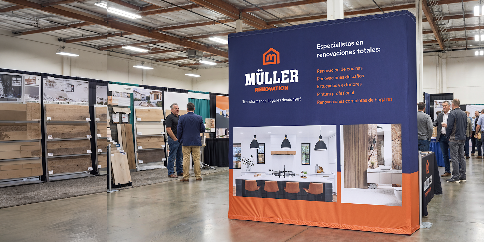Stand de exhibición personalizado con la marca en una feria comercial, una forma profesional e impactante de atraer visitantes 