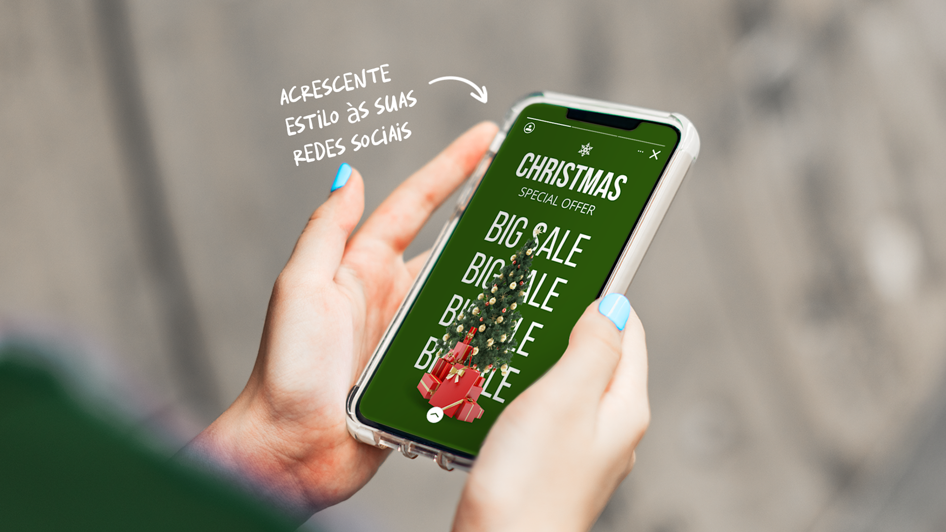 Uma pessoa com um smartphone na mão a mostrar uma imagem com o texto ONDE A ARTE ENCONTRA A MESTRIA. Acima, está escrito AUMENTE O NÍVEL DAS SUAS REDES SOCIAIS