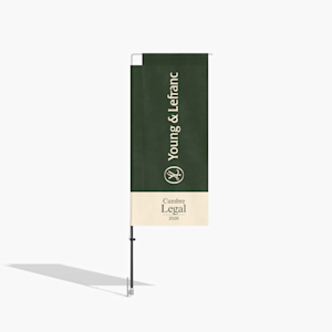  Una bandera rectangular colorida de donas gratis en una base para pavimento. 