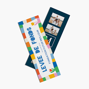 Un signet personnalisé pour une collecte de fonds printanière et un autre imprimé avec des photos de famille et un monogramme. 
