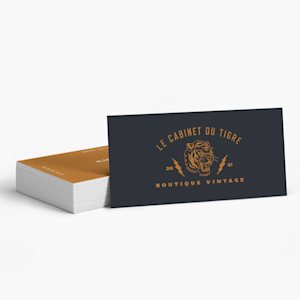 Pile de cartes de visite slim d’une organisatrice d’événements appelée Cheryl Ramsey.