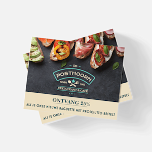 Een stapel ansichtkaarten met reclame voor een restaurant.