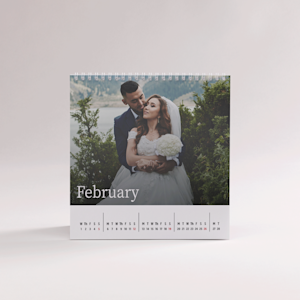 desk calendar with wedding picture 