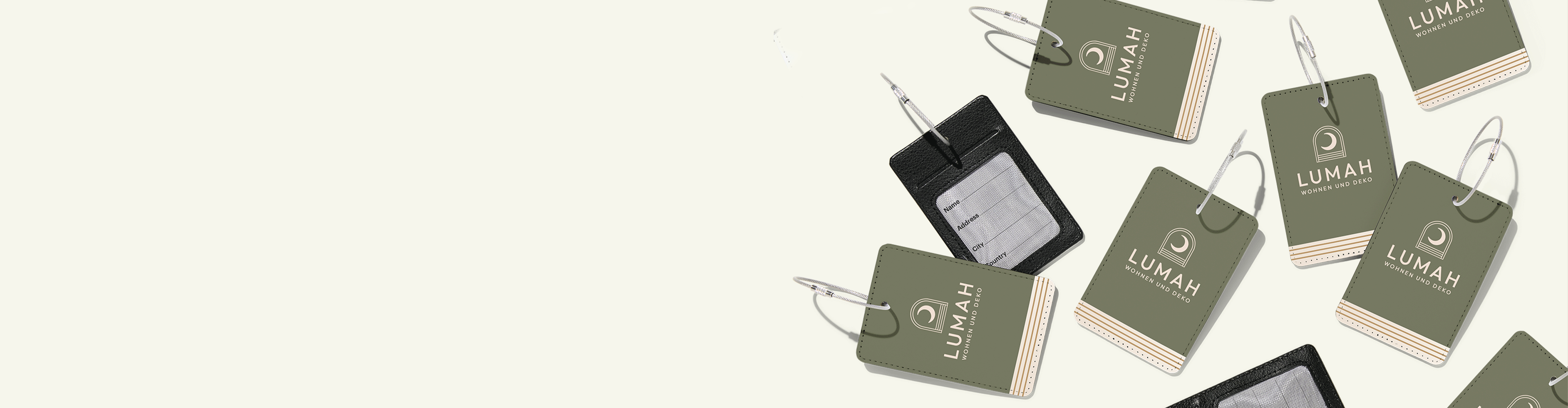 Eine 5-Sterne-Bewertung zu einem personalisierten Gepäckanhänger mit dem Wortlaut: „Ein echtes Must-have. Die Qualität und der Druck sind beeindruckend.“