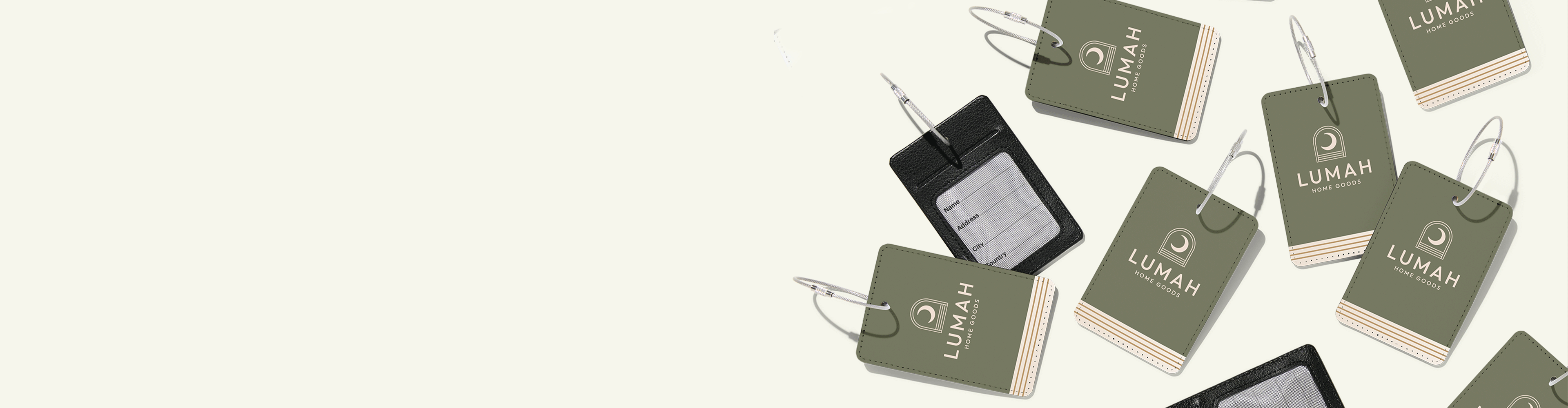 A five-star customer review on a personalised luggage tag that reads “Must try. I was amazed by the quality and printing.”