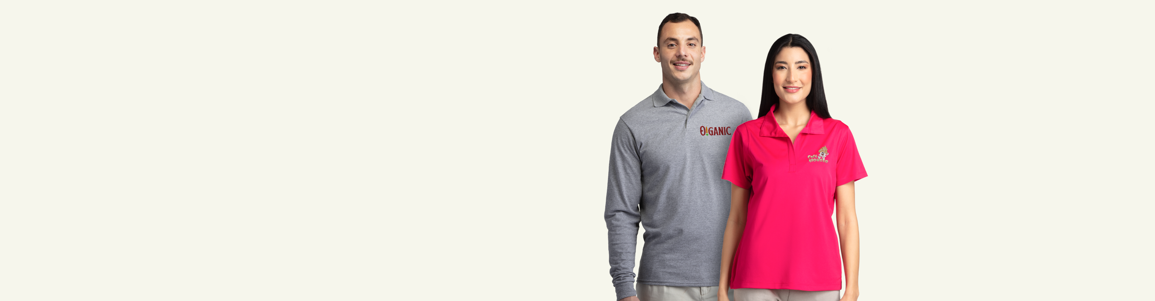 Dos personas con camisas polo personalizadas promocionando sus negocios.