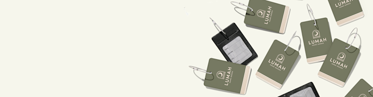 A five-star customer review on a personalised luggage tag that reads “Must try. I was amazed by the quality and printing.”
